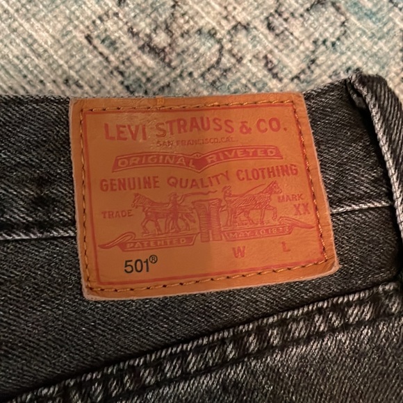 Black Levi’s 501 - Picture 3 of 5